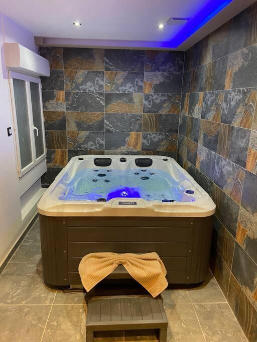 Maison Avec Jacuzzi オランジュ エクステリア 写真